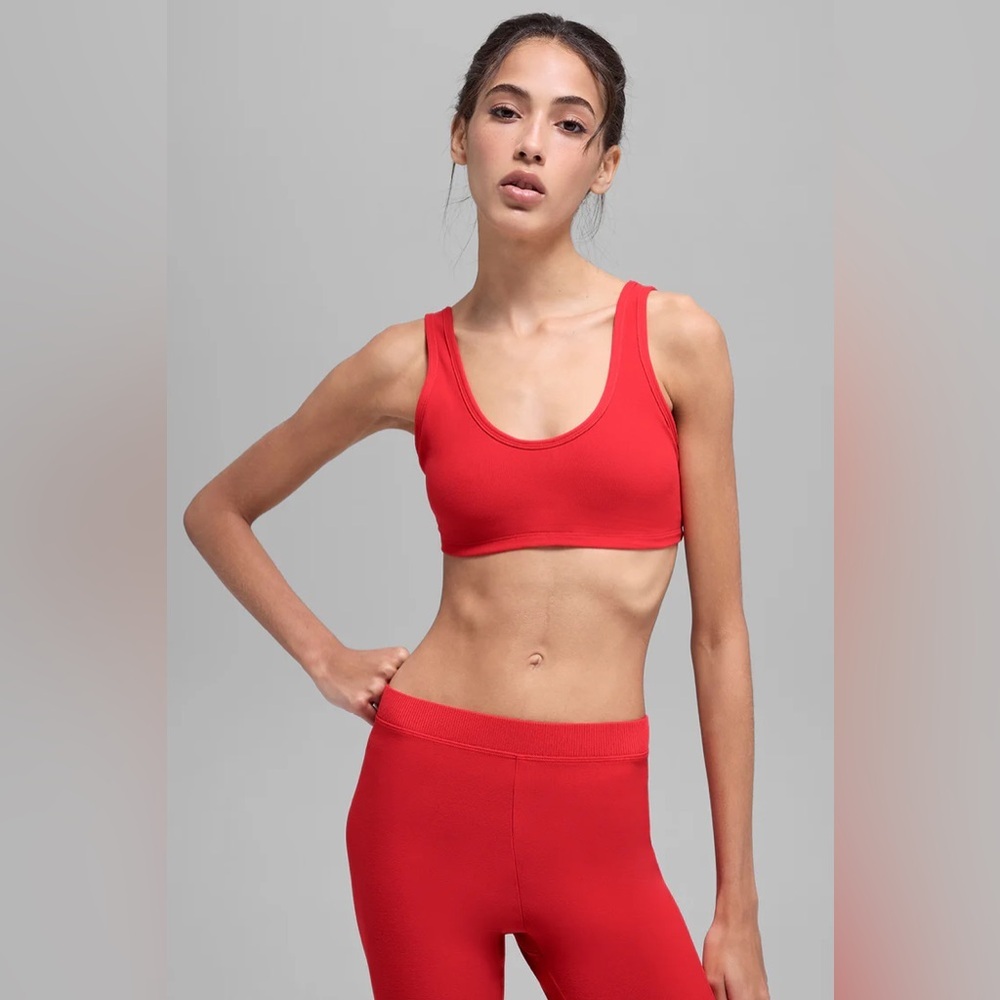 ALO YOGA | ✨NEW✨ Alosoft Center Stage Bra in Bright Red